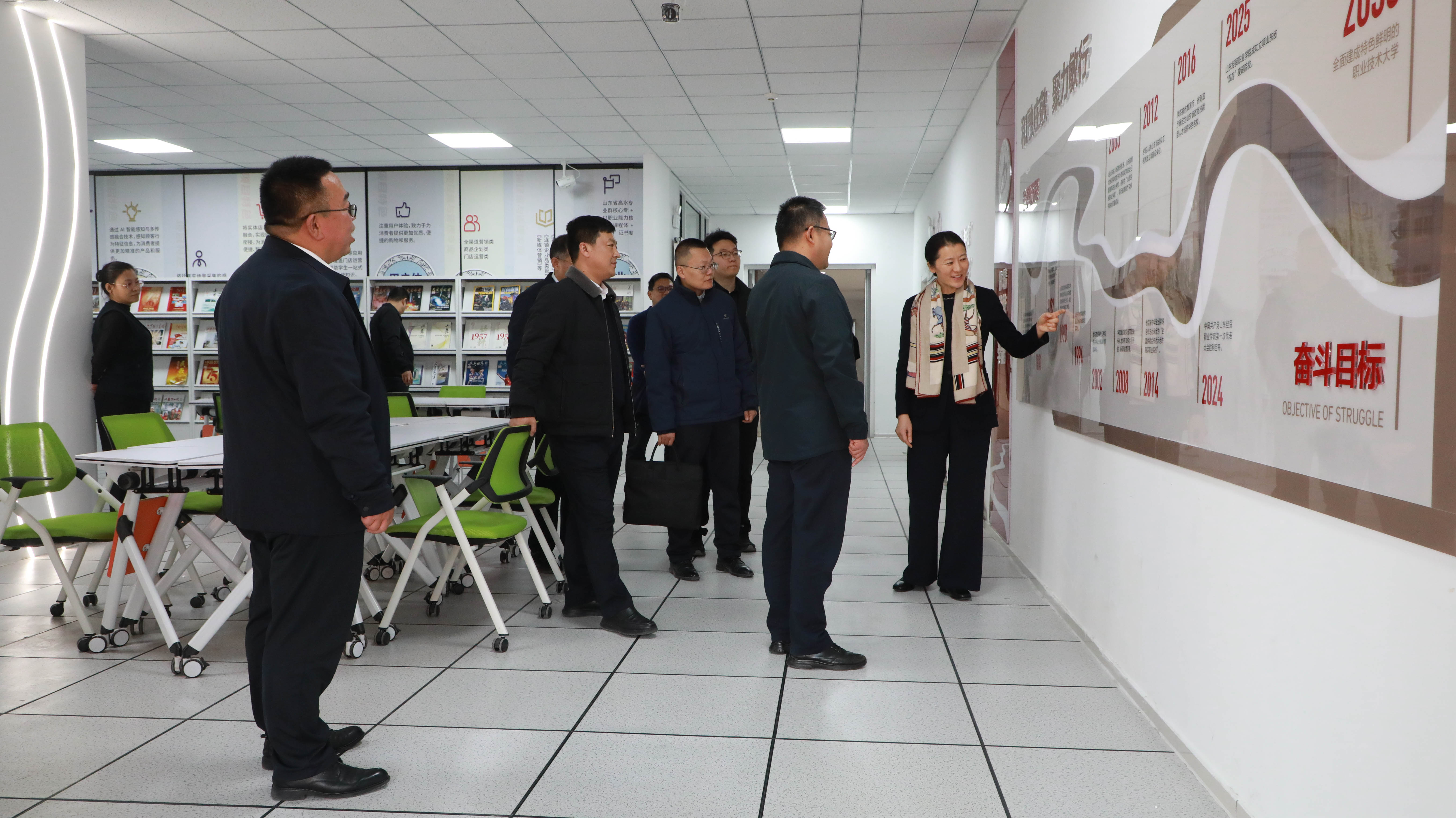 省供销社监事会副主任李忠强一行来校调研